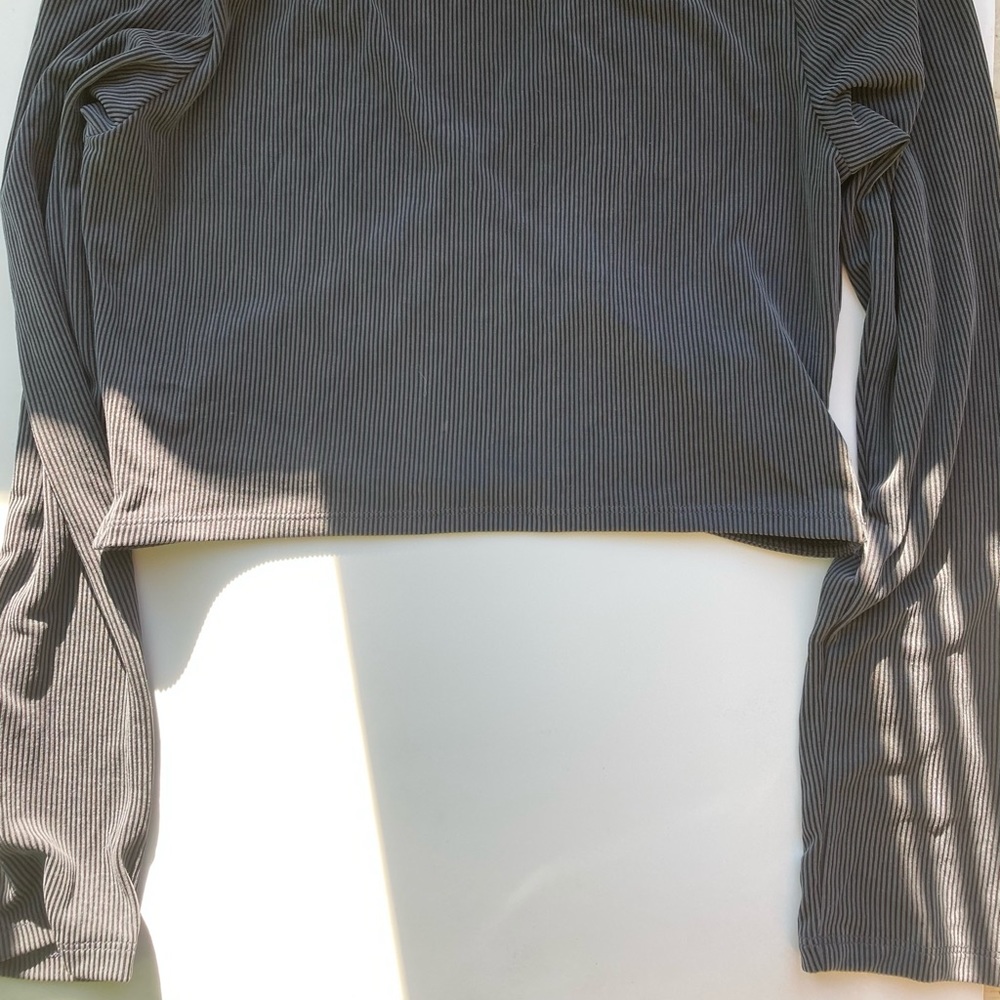 Victoria’s Secret ribbed wrap crop top - Picture 6 of 7